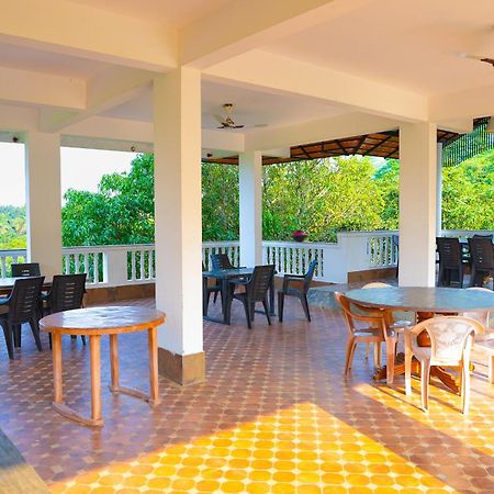 Bana The Wild Waters Hotel Muduvadi Bagian luar foto