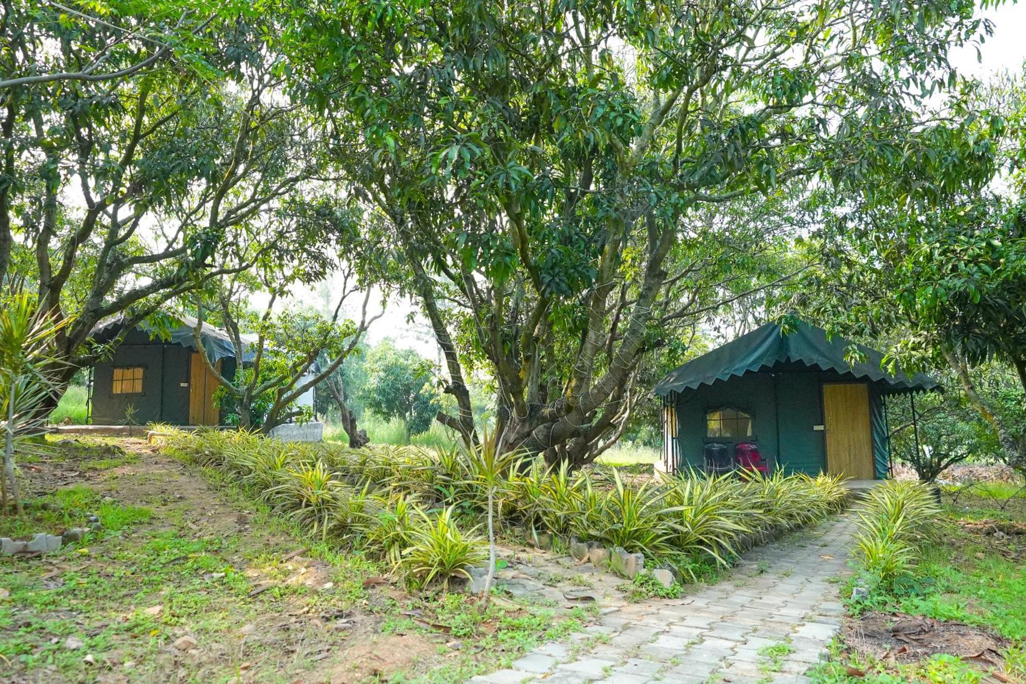 Bana The Wild Waters Hotel Muduvadi Bagian luar foto