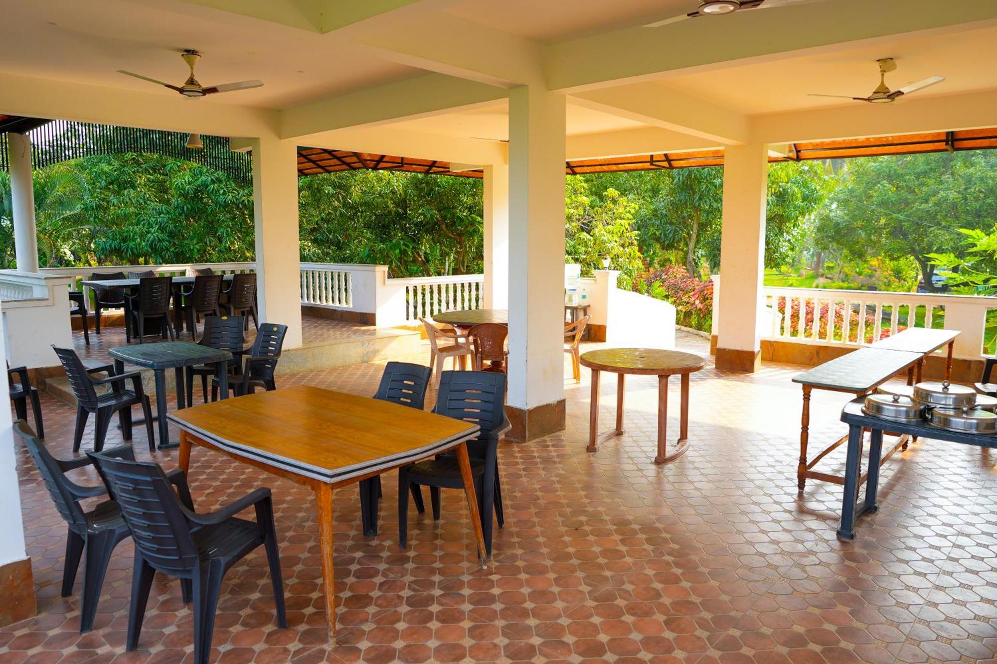 Bana The Wild Waters Hotel Muduvadi Bagian luar foto