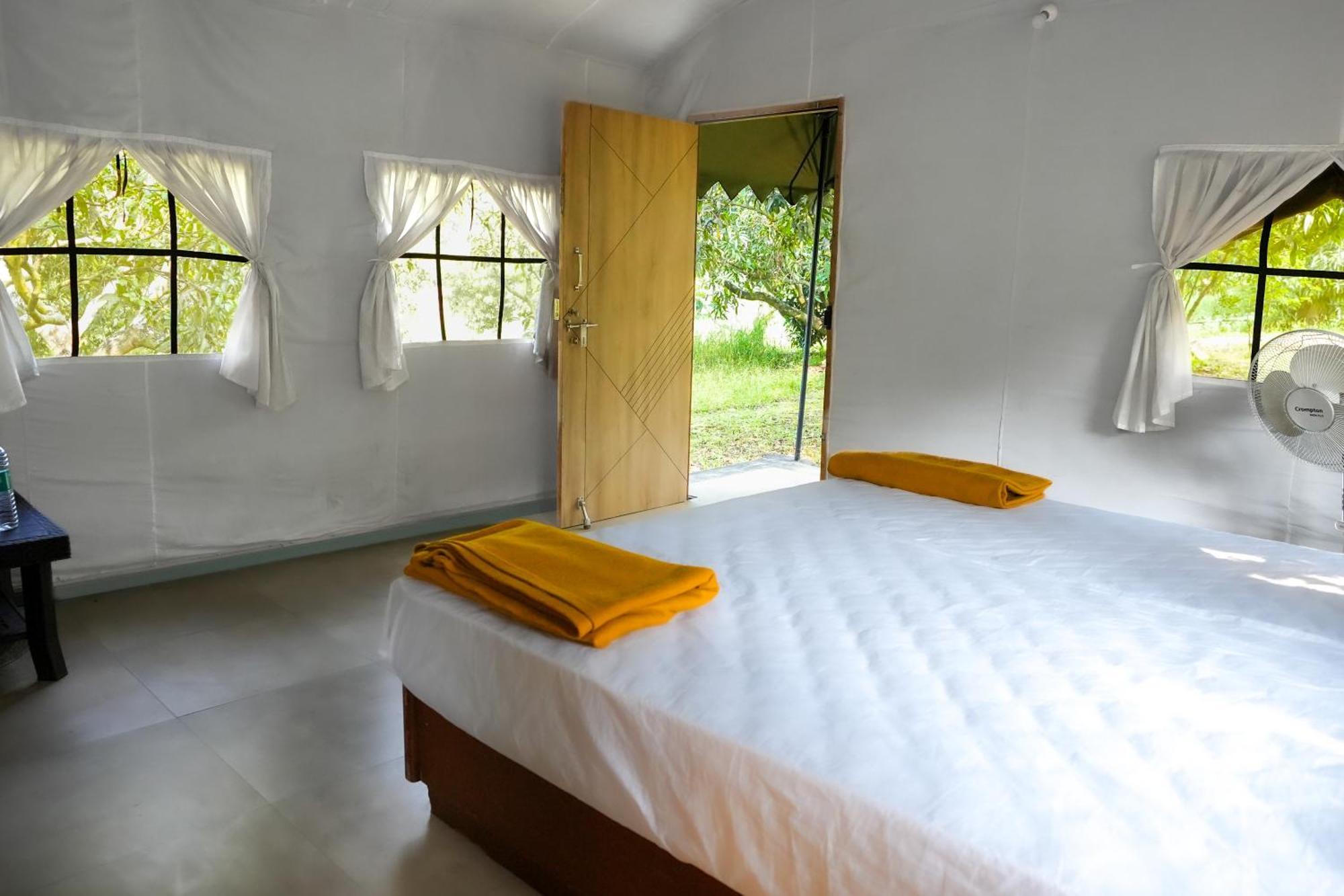 Bana The Wild Waters Hotel Muduvadi Bagian luar foto