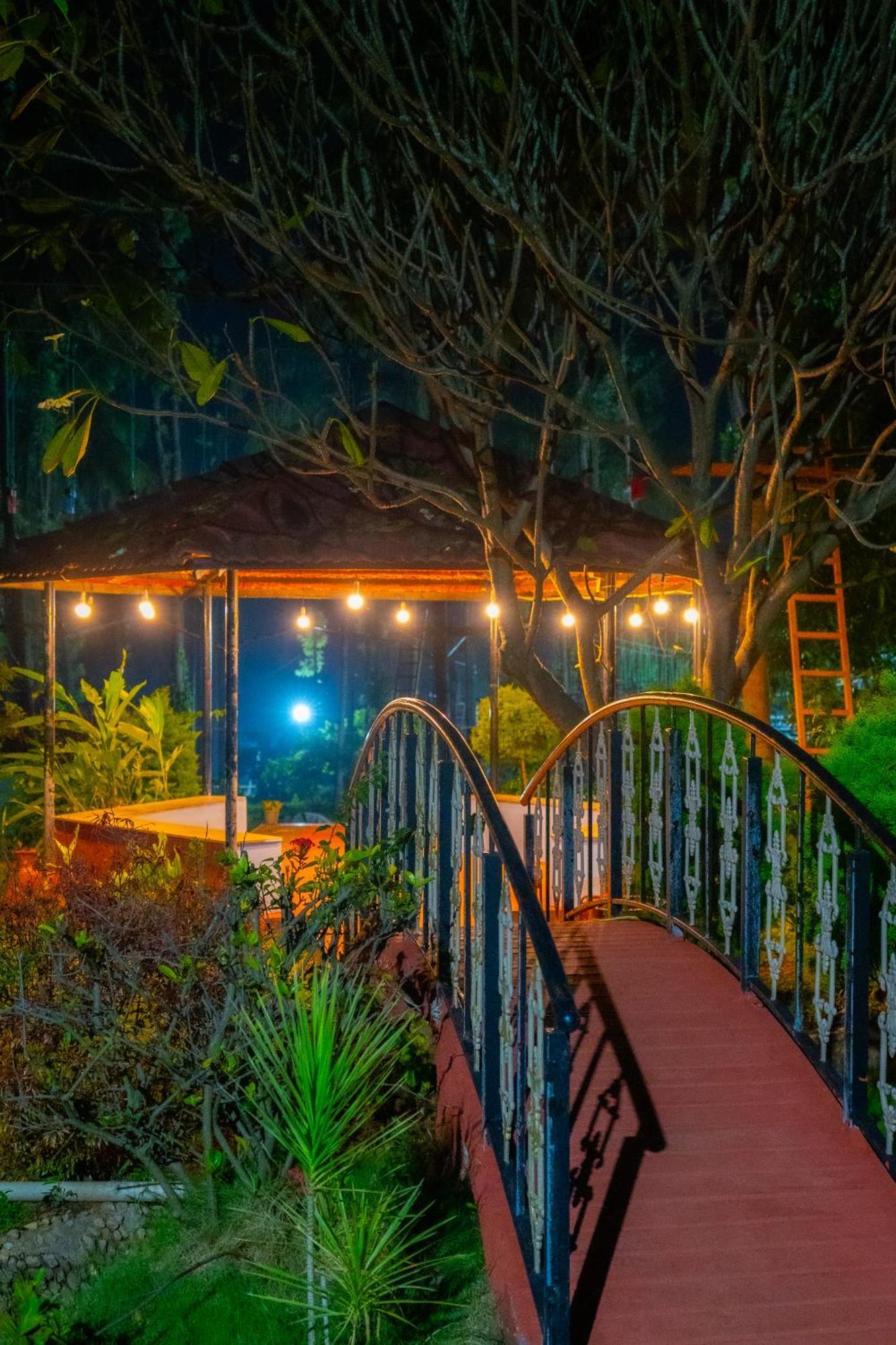 Bana The Wild Waters Hotel Muduvadi Bagian luar foto