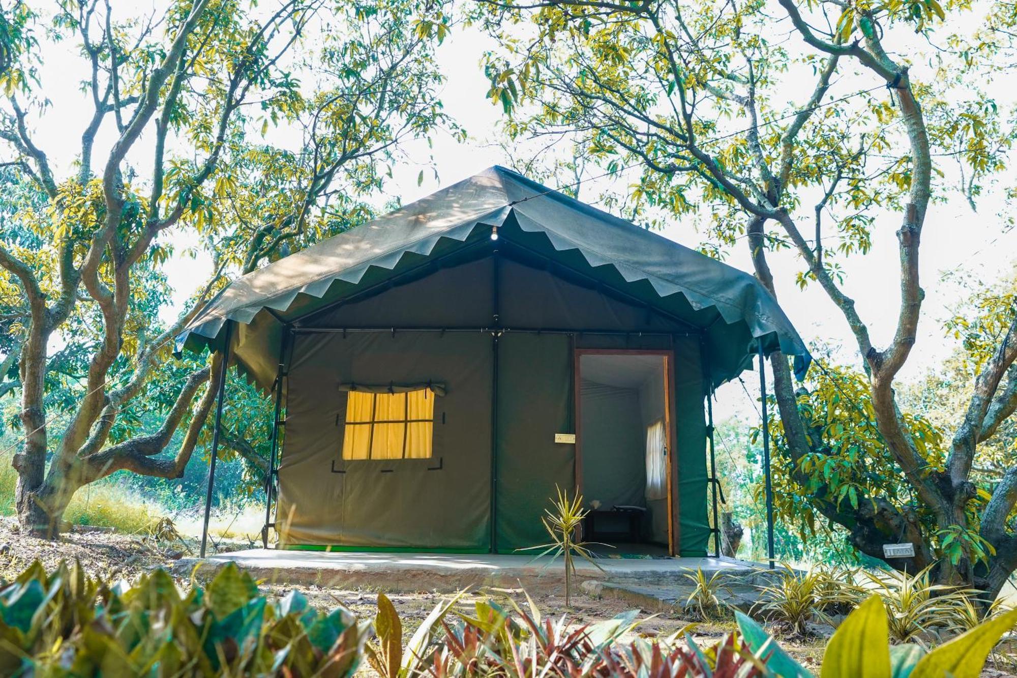 Bana The Wild Waters Hotel Muduvadi Bagian luar foto